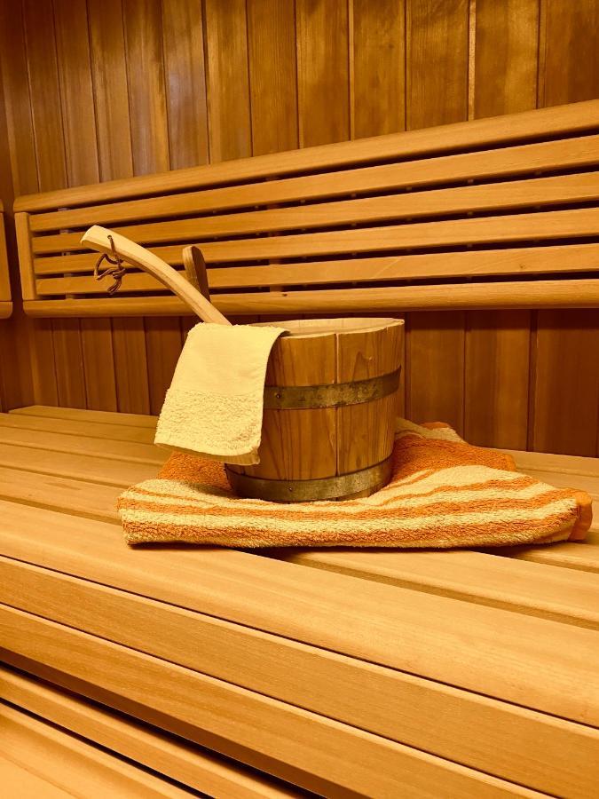 Private Spa Mit Sauna Und Whirlpool Schrozberg Exterior photo